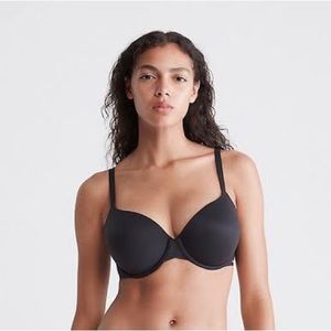 Black pushup bra